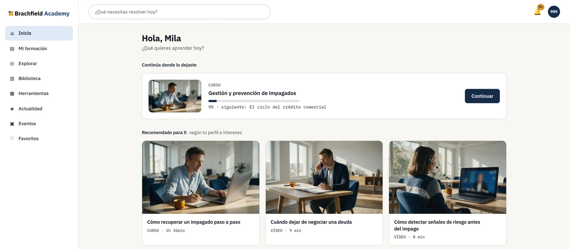 Panel de inicio de la zona de alumnos: curso en progreso y recomendaciones personalizadas